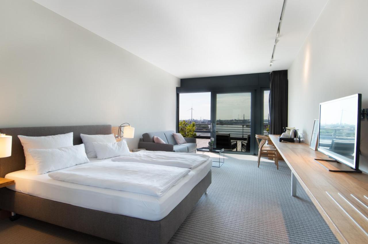 Suite Terrace on the Elbe river