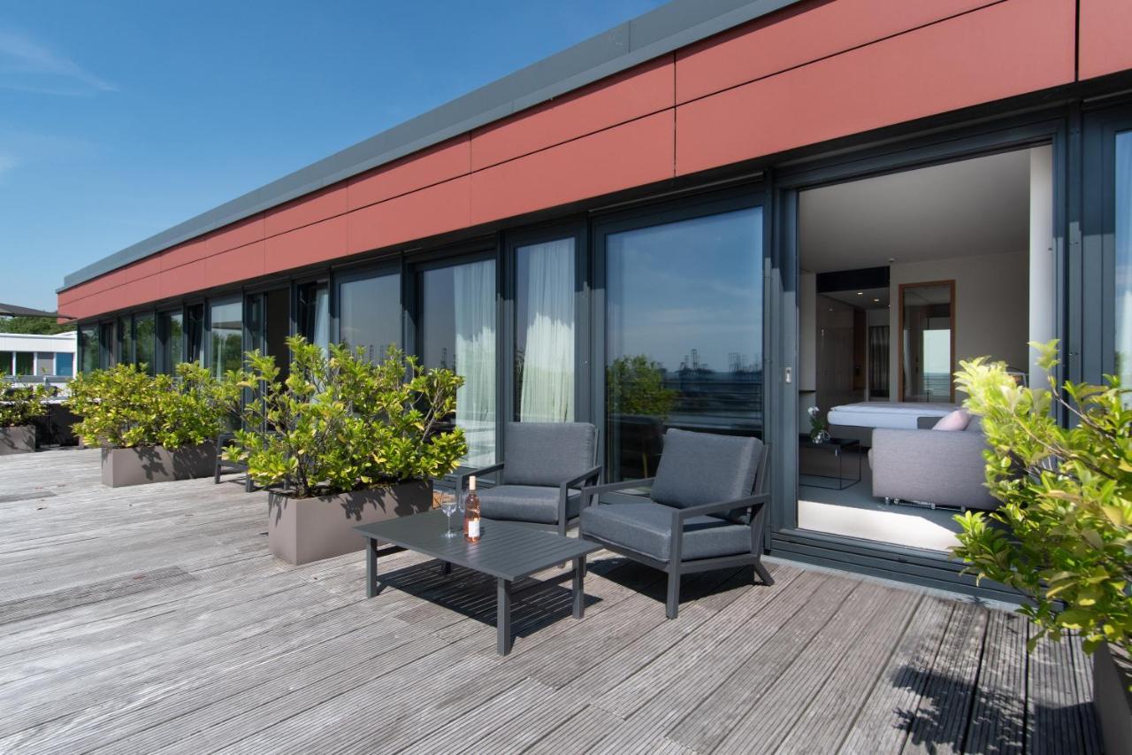 Suite Terrace on the Elbe river