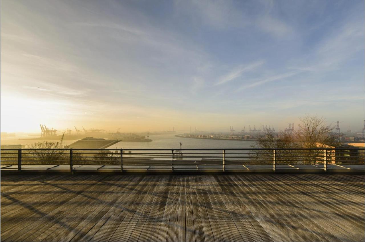 Suite Terrace on the Elbe river